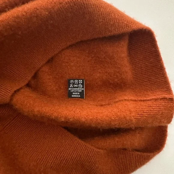 Gobi Women's Burnt Orange V-Neck cashmere Sweater - Picture 4 of 9